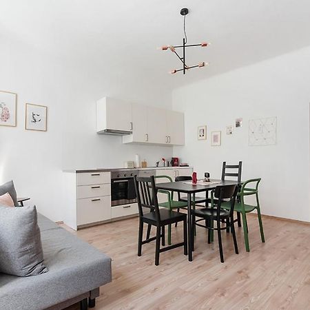 Colorful Apartment Facing Green Courtyard Відень Екстер'єр фото